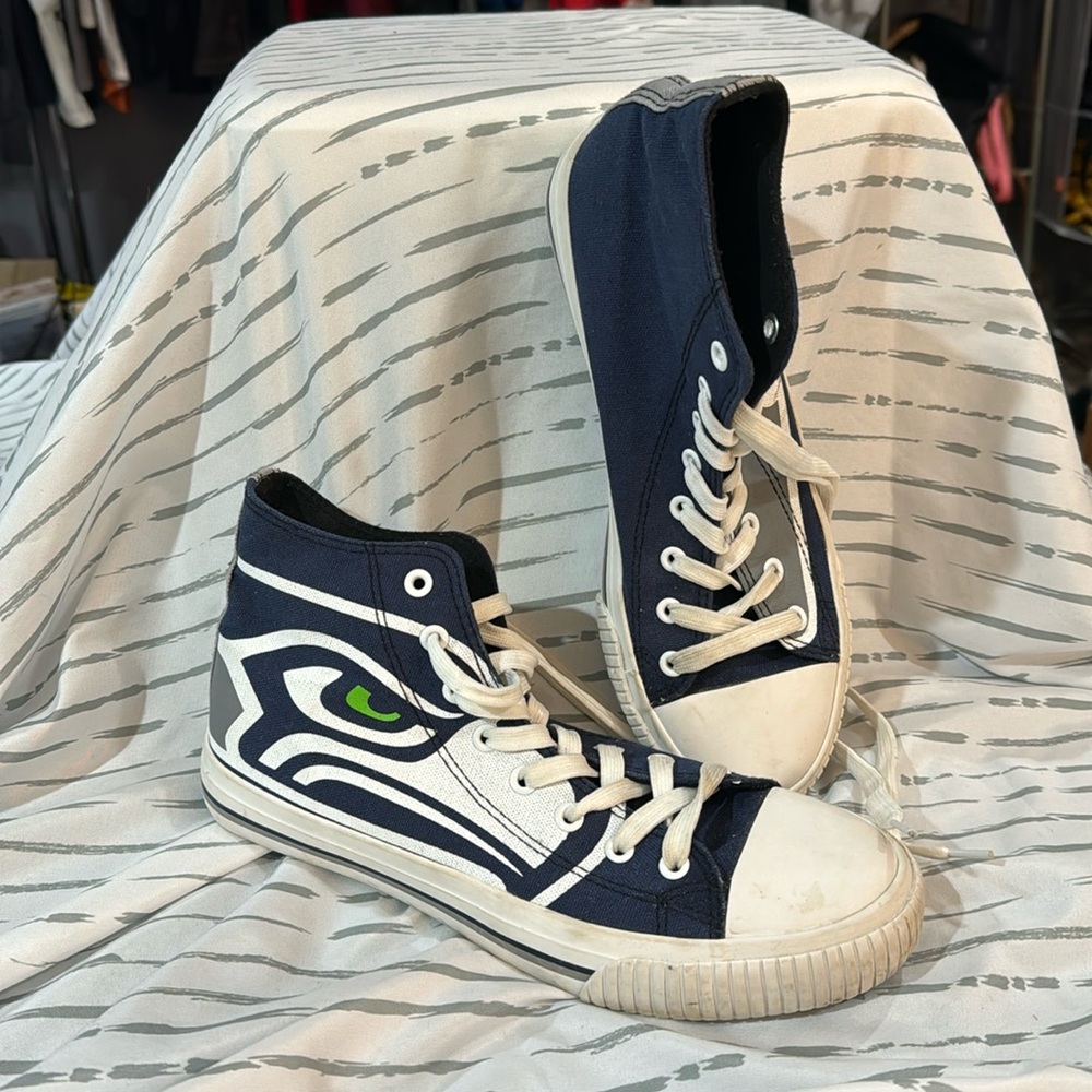 Seattle Seahawks hi tops men’s Sz 7 coco